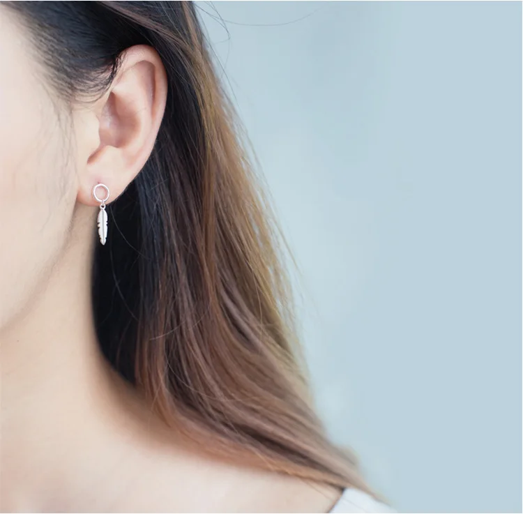Circle and Feather Drop Earrings S925 Sterling Silver Charm Earrings Short Earrings Simple Fashion Jewelry Accessories for Women
Circle and Feather Drop Earrings S925 Sterling Silver Charm Earrings Short Earrings Simple Fashion Jewelry Accessories for Women