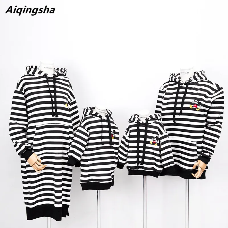 Mommy and Me Father Mother Son Outfits Family Matching Clothes Sets Mom Mum and Daugther Clothes Couple Matching Clohing Shirt
Mommy and Me Father Mother Son Outfits Family Matching Clothes Sets Mom Mum and Daugther Clothes Couple Matching Clohing Shirt