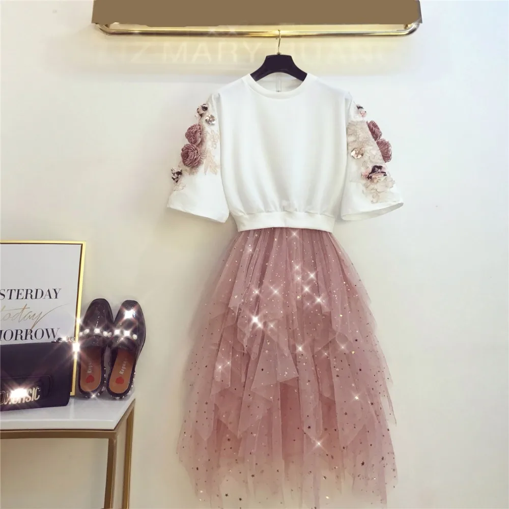 2019 Summer Women Fashion Flower Half Sleeves Tops+ Beautiful Mesh Skirt 2 pcs sets Female Party Dress suits A1021
2019 Summer Women Fashion Flower Half Sleeves Tops+ Beautiful Mesh Skirt 2 pcs sets Female Party Dress suits A1021