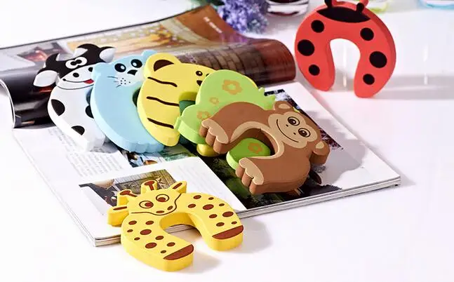 1PC Cute Kids Baby Cartoon Animal Jammers Stop Edge Corner Guards Door Stopper Holder lock baby Safety Finger Protector
1PC Cute Kids Baby Cartoon Animal Jammers Stop Edge Corner Guards Door Stopper Holder lock baby Safety Finger Protector