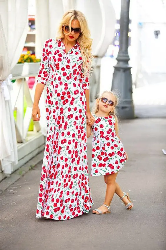 Mother daughter dresses Cherry 2017 Print dress Family Matching Outfits Half Sleeve Mother's dress and sleeveless Girl Dres
Mother daughter dresses Cherry 2017 Print dress Family Matching Outfits Half Sleeve Mother's dress and sleeveless Girl Dres