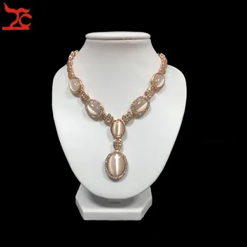 White Faux PU Pendant Display Bust Necklace Holder Mannequin Model Shelf Chain Necklace Jewelry Display Storage Stand 18cm High
White Faux PU Pendant Display Bust Necklace Holder Mannequin Model Shelf Chain Necklace Jewelry Display Storage Stand 18cm High