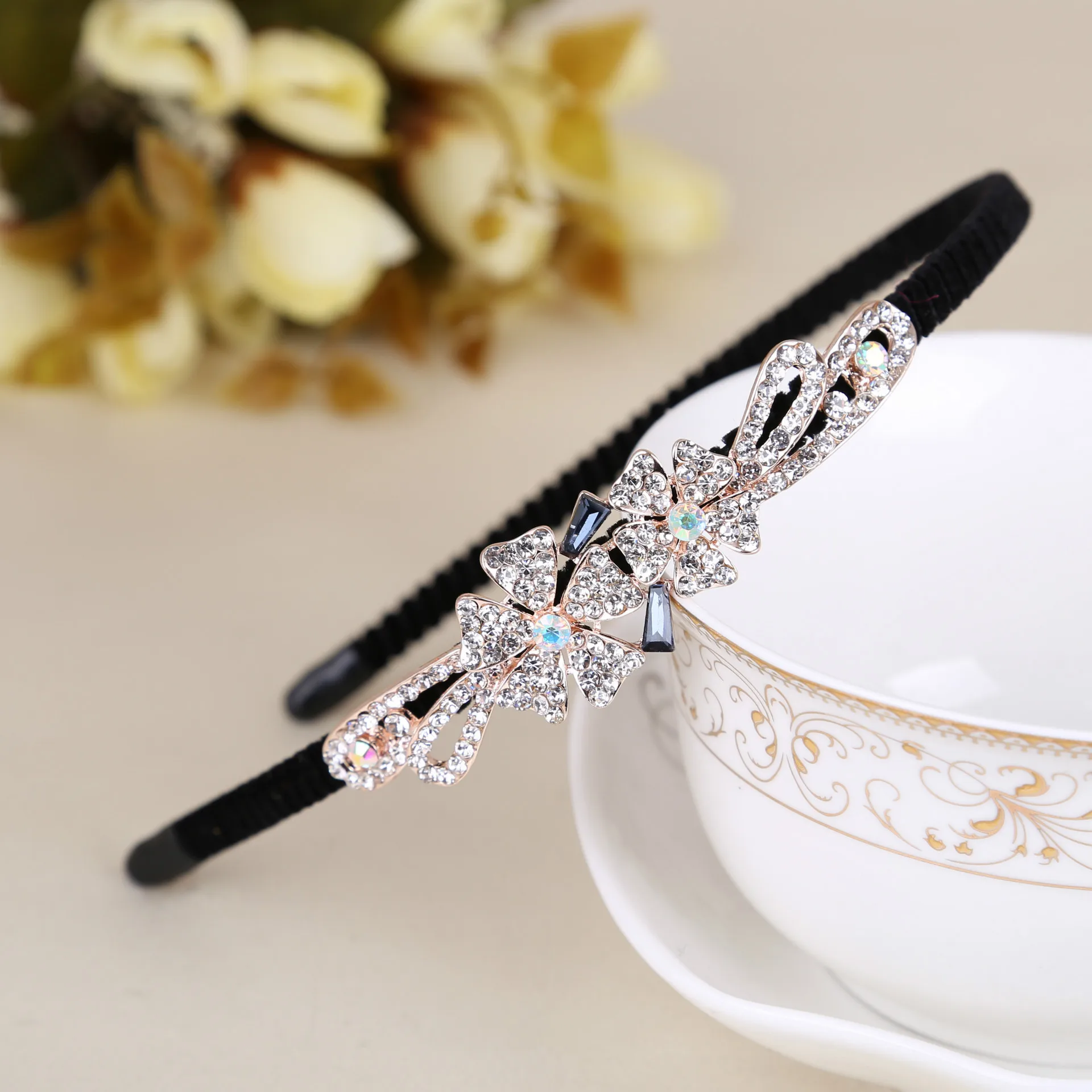 Korean Vintage Rhinestone Headband Festival Jewelry Flower Bow Headdress Hair Accessories for Women Girls Fascinator Princess
Korean Vintage Rhinestone Headband Festival Jewelry Flower Bow Headdress Hair Accessories for Women Girls Fascinator Princess