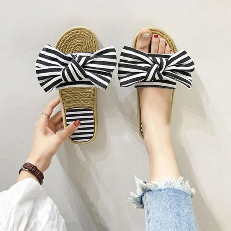 Sweet Big Bow-knot Design Slippers Ladies Flat Bottom Flip Flops Woman Summer Casual Beach Shoes Girls Outdoor Slides
Sweet Big Bow-knot Design Slippers Ladies Flat Bottom Flip Flops Woman Summer Casual Beach Shoes Girls Outdoor Slides