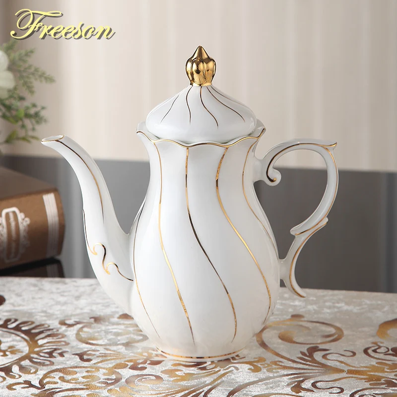 British Royal Gold Inlay Bone China Tea Pot with Infuser 1000ml Europe Advanced Porcelain Teapot Teatime Ceramic Coffee Pot
British Royal Gold Inlay Bone China Tea Pot with Infuser 1000ml Europe Advanced Porcelain Teapot Teatime Ceramic Coffee Pot