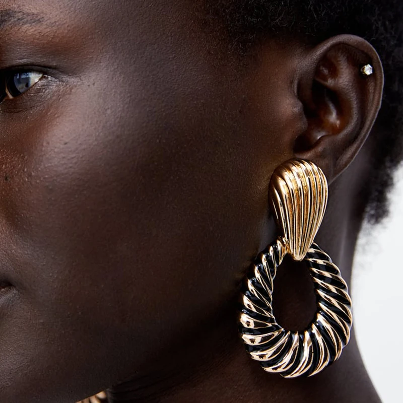 AENSOA 2018 New Water Drop Metal Drop Earrings For Women Geometry Statement Gold Black Pendant Dangle Earrings Accessories Gift
AENSOA 2018 New Water Drop Metal Drop Earrings For Women Geometry Statement Gold Black Pendant Dangle Earrings Accessories Gift