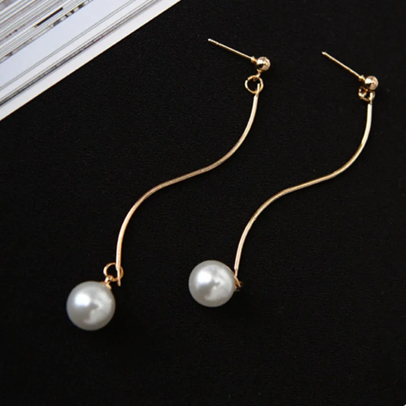 2019 New Simulated Pearl Earrings Female Fashion Metal S Curve Design Jewelry Geometry Bending S-shaped Wave Earrings Wholesale
2019 New Simulated Pearl Earrings Female Fashion Metal S Curve Design Jewelry Geometry Bending S-shaped Wave Earrings Wholesale