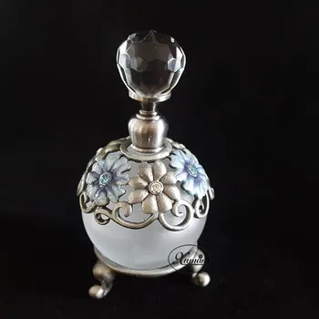 25ml Perfume Essential Oil Vintage Refillable Bottle Metal Flower Glass Empty Container Portable Gift Home Decoration#56555
25ml Perfume Essential Oil Vintage Refillable Bottle Metal Flower Glass Empty Container Portable Gift Home Decoration#56555