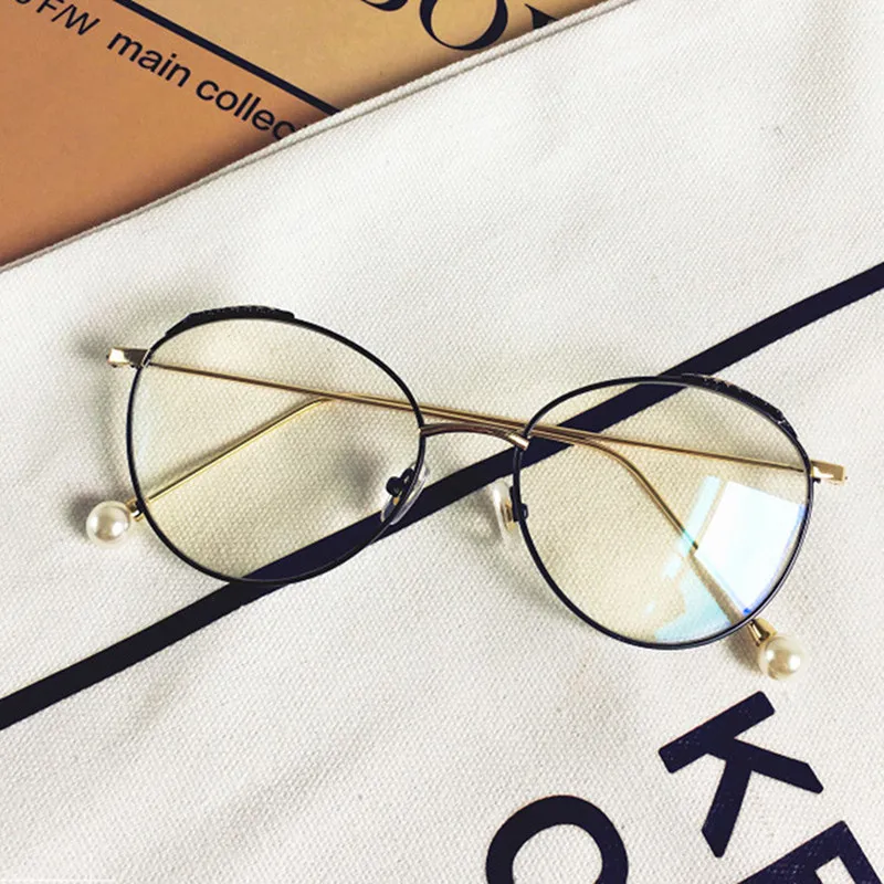 2019 new Korean version of the retro pearl flat mirror men and women literary metal feather glasses frame can be equipped with g
2019 new Korean version of the retro pearl flat mirror men and women literary metal feather glasses frame can be equipped with g