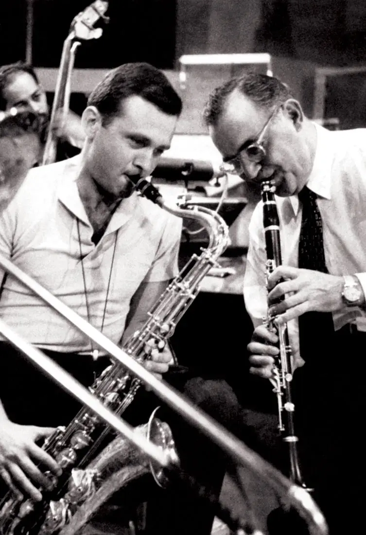 Benny Goodman Playing With Stan Getz Saxophone & Clarinet Jazz Silk Poster Art Bedroom Decoration 1602
Benny Goodman Playing With Stan Getz Saxophone & Clarinet Jazz Silk Poster Art Bedroom Decoration 1602