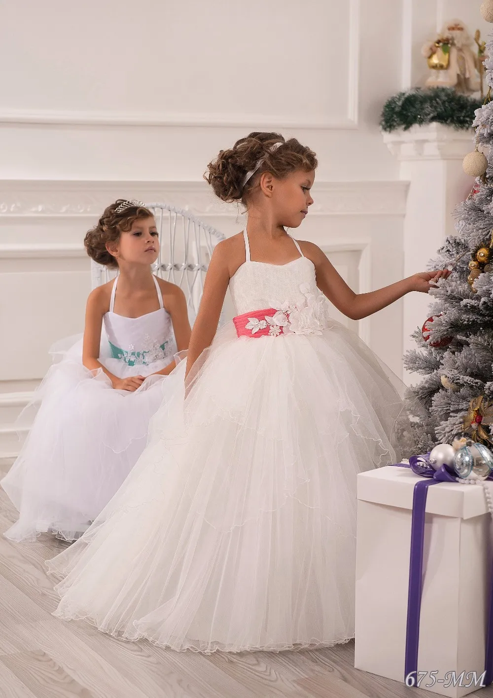 Holy Lace Appliques Sleeveless Spaghetti Straps Floor Length Ruffle Tulle Ball Gowns White Communion Flower Girls Dresses 0-14 Y
Holy Lace Appliques Sleeveless Spaghetti Straps Floor Length Ruffle Tulle Ball Gowns White Communion Flower Girls Dresses 0-14 Y