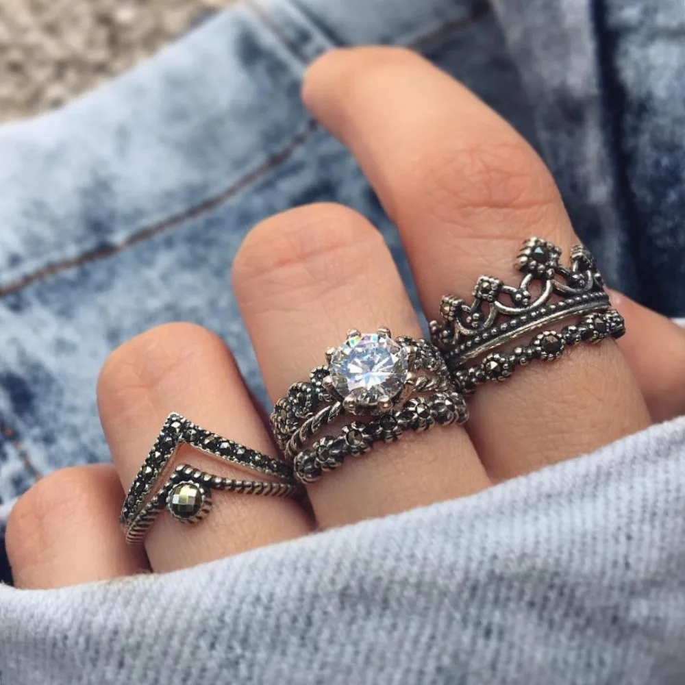 7 Pcs/set Vintage Knuckle Rings for Women Punk Silver Crown Heart Crystal Ring Set Boho Finger Jewelry Wedding Party Accessories
7 Pcs/set Vintage Knuckle Rings for Women Punk Silver Crown Heart Crystal Ring Set Boho Finger Jewelry Wedding Party Accessories