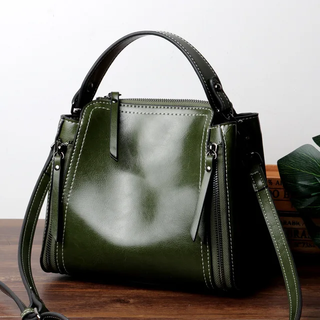 Factory direct 2019 Korean version of the new style female bag oil wax fashion wild shoulder bag Messenger bag
Factory direct 2019 Korean version of the new style female bag oil wax fashion wild shoulder bag Messenger bag