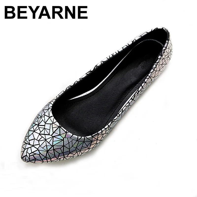 BEYARNE Spring Summer Women Moccasins Slip On Women Flats Vintage Shoes Large Size Womens Shoes Flat Pointed Toe Ladies Shoes
BEYARNE Spring Summer Women Moccasins Slip On Women Flats Vintage Shoes Large Size Womens Shoes Flat Pointed Toe Ladies Shoes
