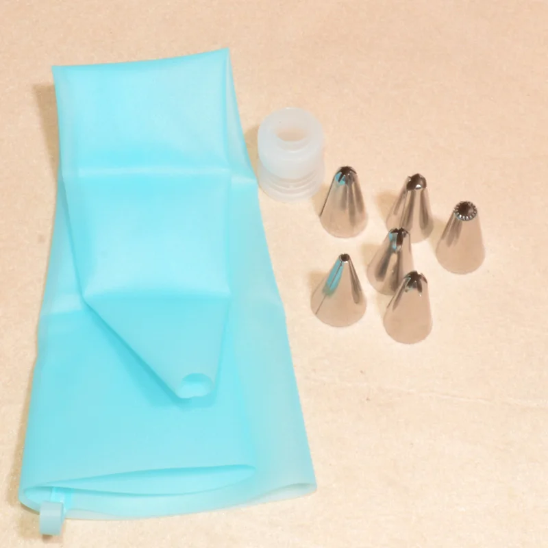 8 PCS/Set Silicone Icing Piping Cream Pastry Bag + 6xStainless Steel Nozzle Set DIY Cake Decorating Cake Tools with Free Gift
8 PCS/Set Silicone Icing Piping Cream Pastry Bag + 6xStainless Steel Nozzle Set DIY Cake Decorating Cake Tools with Free Gift