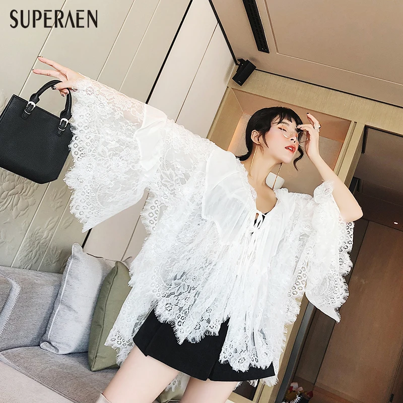 SuperAen 2018 New Women's Spring Shirts Korean Style Loose Fashion Flare Sleeve Lace Ladies Blouse Wild Korean Style Women Tops
SuperAen 2018 New Women's Spring Shirts Korean Style Loose Fashion Flare Sleeve Lace Ladies Blouse Wild Korean Style Women Tops