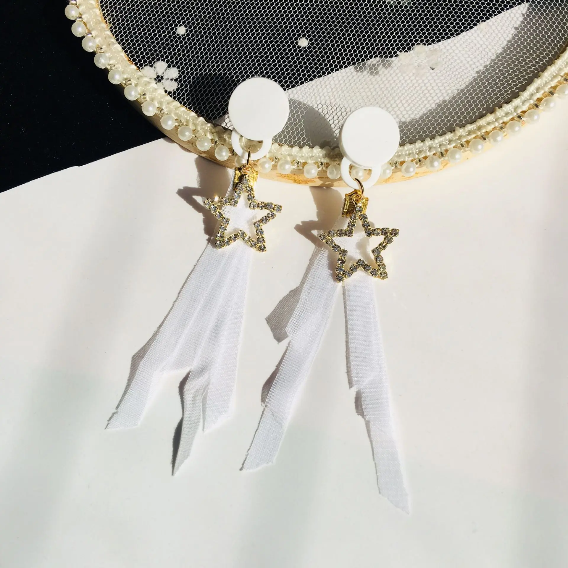 Free Shipping Year New Fashion Earrings Temperament Simple Five-pointed Star Crystal Super Fairy Lace Cloth Ladies Long Earrings
Free Shipping Year New Fashion Earrings Temperament Simple Five-pointed Star Crystal Super Fairy Lace Cloth Ladies Long Earrings