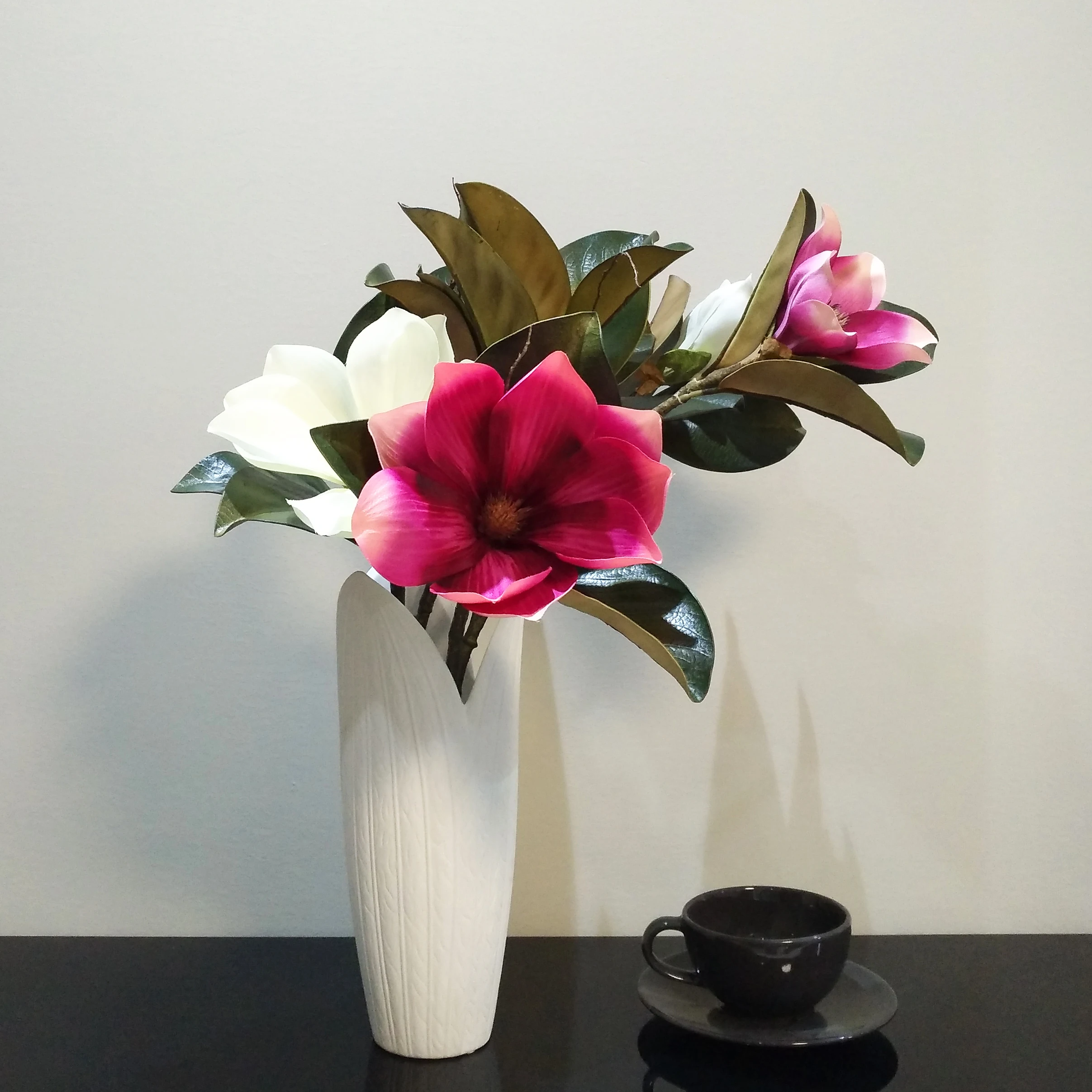 30" Artificial Flowers Silk Magnolia Branches Real Touch Fake Flower for Home Kitchen Office Decoration DIY Craft Indoor Decor
30" Artificial Flowers Silk Magnolia Branches Real Touch Fake Flower for Home Kitchen Office Decoration DIY Craft Indoor Decor