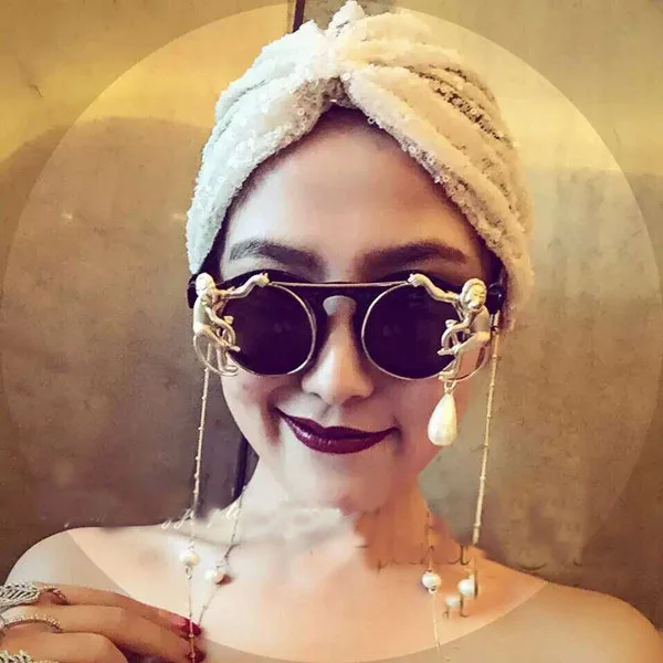 Hot Fashion Vintage Gold Monkey Sunglasses Baroque Exaggerated Sunglasses Sun Beach Sunglasses with Metal Pearl Chain for Women
Hot Fashion Vintage Gold Monkey Sunglasses Baroque Exaggerated Sunglasses Sun Beach Sunglasses with Metal Pearl Chain for Women