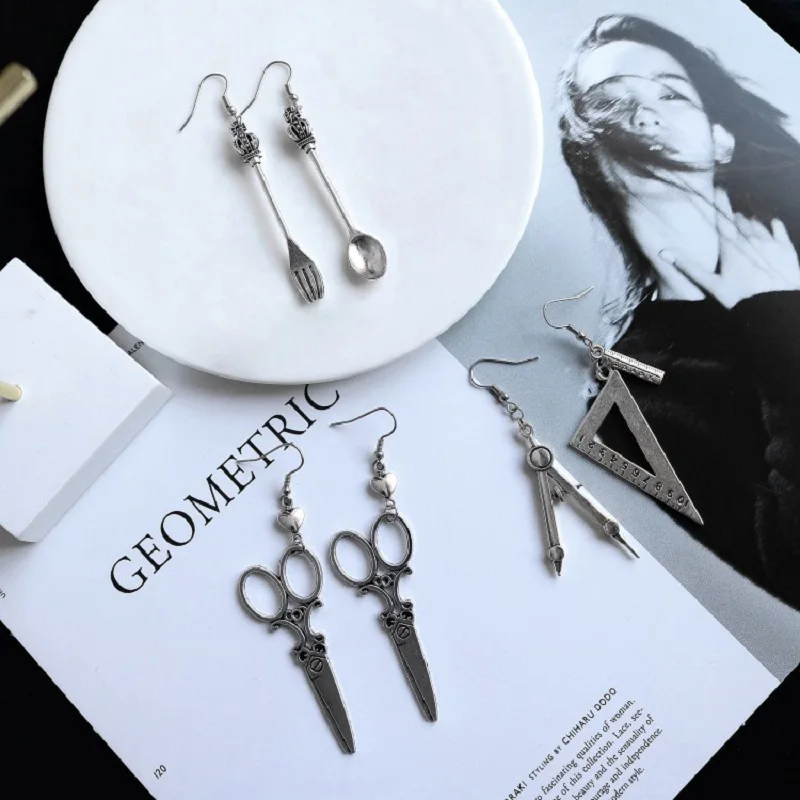 Vintage Silver-color Creative Interesting Earrings For Women Spoon Fork Triangle Ruler Scissors Pendant Earrings Charm Jewelry
Vintage Silver-color Creative Interesting Earrings For Women Spoon Fork Triangle Ruler Scissors Pendant Earrings Charm Jewelry