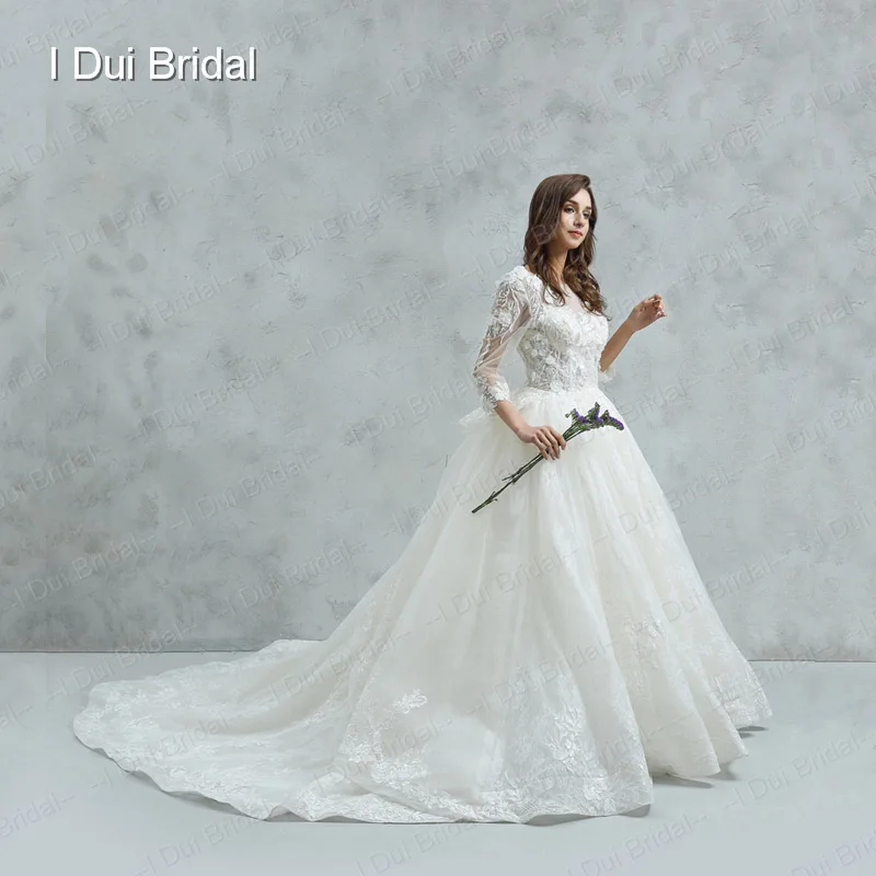 Three Quarter Sleeve Wedding Dress Ball Gown Lace Appliqued Beaded Luxury High Quality Bridal Gown
Three Quarter Sleeve Wedding Dress Ball Gown Lace Appliqued Beaded Luxury High Quality Bridal Gown