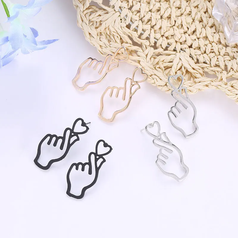 Hot Sale Personality Trendy Cute Drop Earrings For Women Simple Gold Color Hollow Heart Pendant Dangle Earrings jewerly
Hot Sale Personality Trendy Cute Drop Earrings For Women Simple Gold Color Hollow Heart Pendant Dangle Earrings jewerly