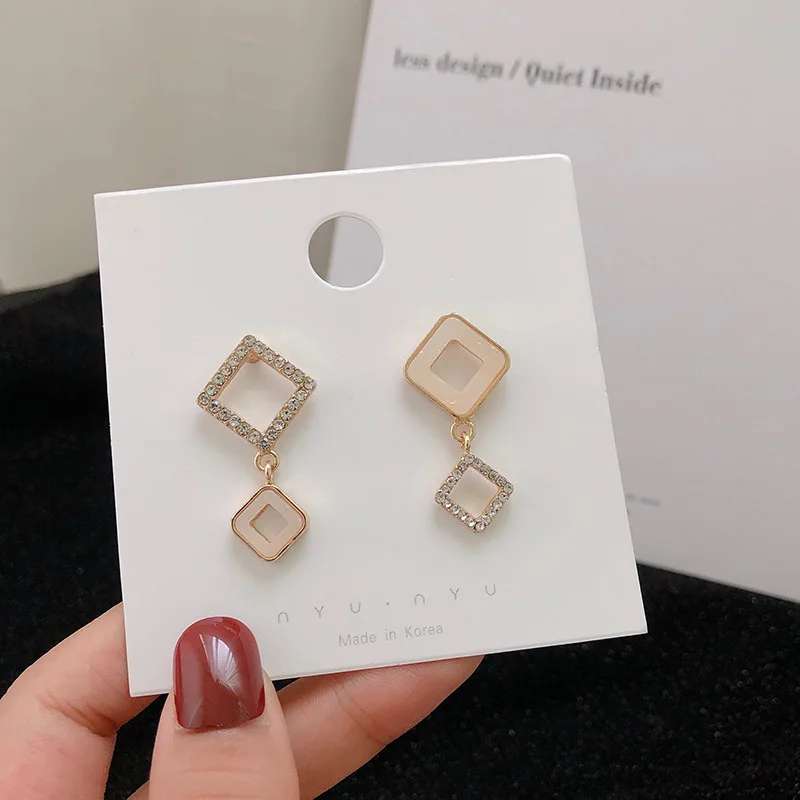 2019 New Arrival Crystal Classic Geometric Women Dangle Earrings Korean Earrings Irregular Hollow Square Small Simple Jewelry
2019 New Arrival Crystal Classic Geometric Women Dangle Earrings Korean Earrings Irregular Hollow Square Small Simple Jewelry