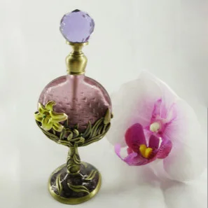 8ml Perfume Essential Oil Vintage Empty Refillable Bottle Graven Metal Flower Glass Container Gift Home Decoration#58691
8ml Perfume Essential Oil Vintage Empty Refillable Bottle Graven Metal Flower Glass Container Gift Home Decoration#58691