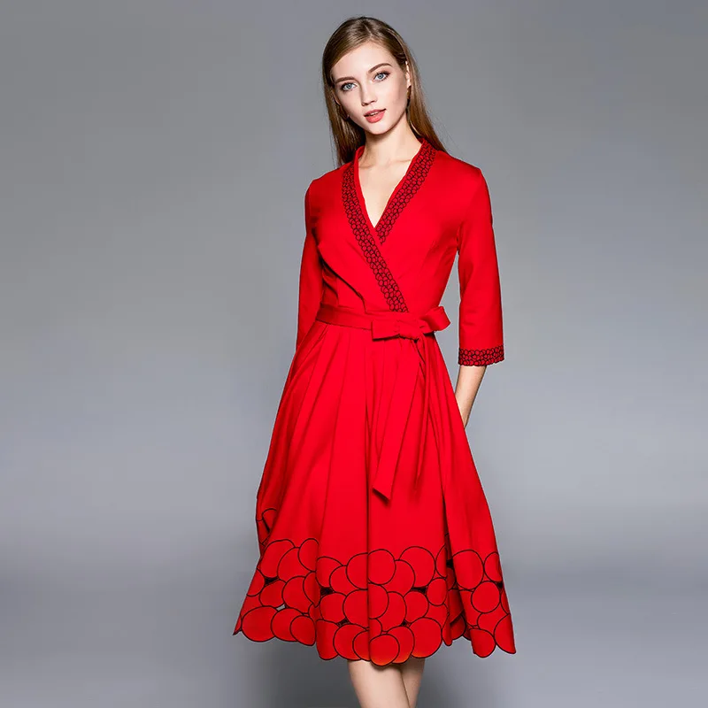 Spring and autumn high-end boutique embroidery V-neck slim tie with large swing tail ladies clothing summer long dress women
Spring and autumn high-end boutique embroidery V-neck slim tie with large swing tail ladies clothing summer long dress women