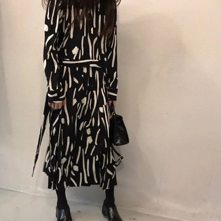 2019 New Spring Autumn Female Vintage Dress Thin Chiffon Female Black Wave High Waist Slim Temperament Dress Vestidos
2019 New Spring Autumn Female Vintage Dress Thin Chiffon Female Black Wave High Waist Slim Temperament Dress Vestidos