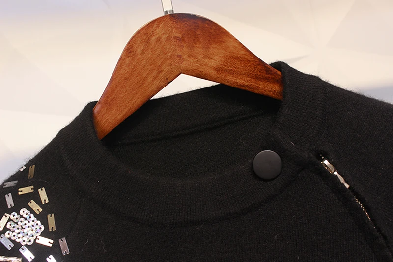 معطف شتوي محاك بالعباءه من الكشمير برسم طير النسر مطرز يدويا مطرز بالترتر للنساء معطف باكمام جديد كولكشن شتوي تريند معطف شتوي محاك بالعباءه من الكشمير برسم طير النسر مطرز يدويا مطرز بالترتر للنساء معطف باكمام جديد كولكشن شتوي تريند