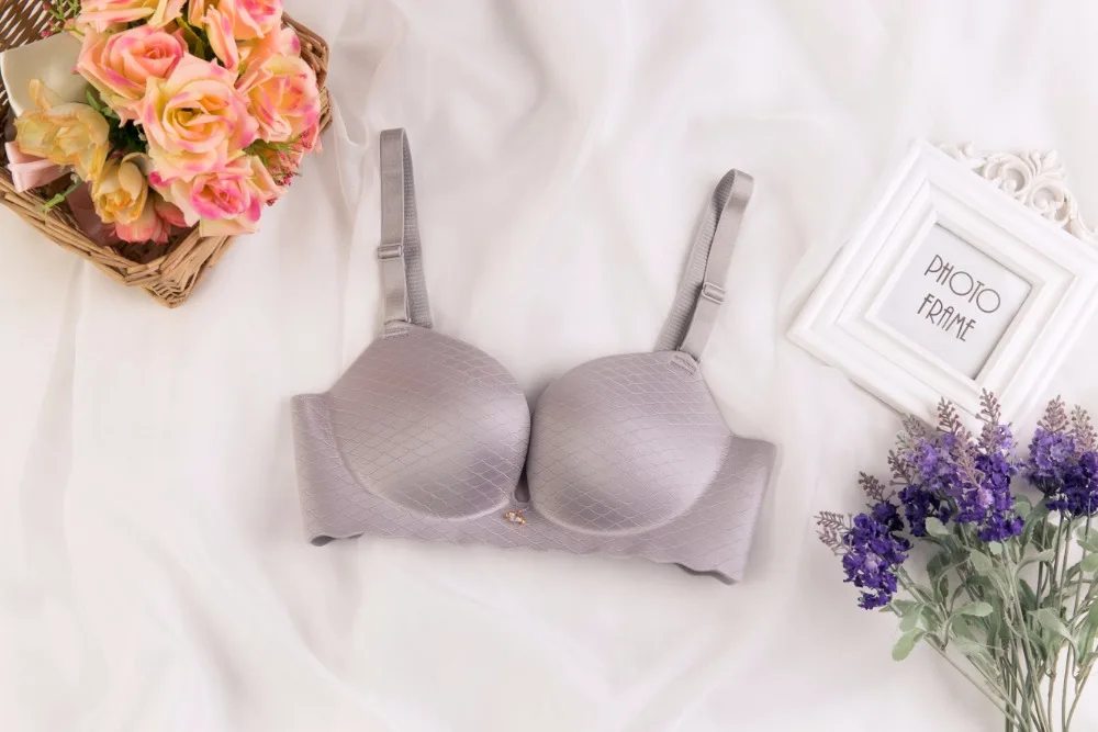 2017New fashion ladies solid bra women pushed bra deep V sexy bras underwear seamlessly connected free bra for women8837
2017New fashion ladies solid bra women pushed bra deep V sexy bras underwear seamlessly connected free bra for women8837