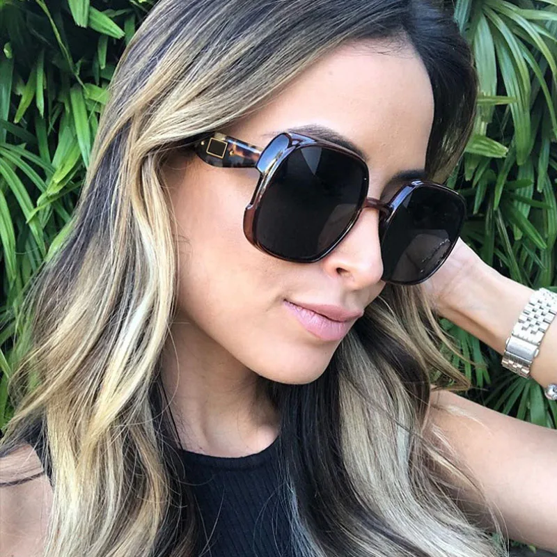 MIZHO Fashion Blue Protable Square Sunglasses Women Vintage 2019 Quality Gradient Sun glasses Oversized Ladies Brand Designer
MIZHO Fashion Blue Protable Square Sunglasses Women Vintage 2019 Quality Gradient Sun glasses Oversized Ladies Brand Designer