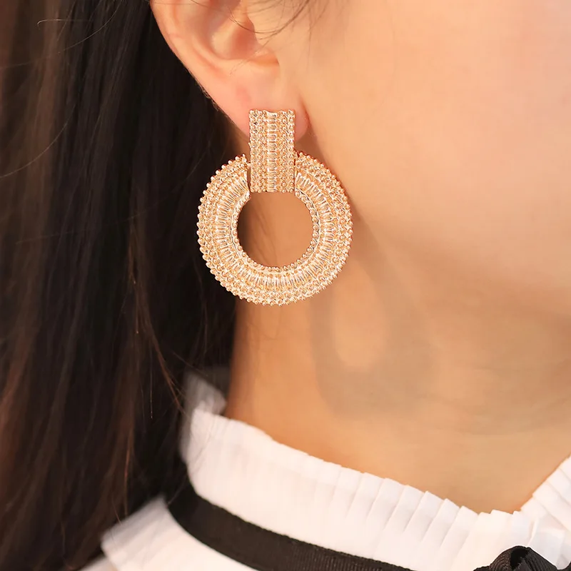 Golden Silver Rose Gold Geometric Circles Hollow Electroplating Metallic Alloy Dangle Drop Earrings for Women
Golden Silver Rose Gold Geometric Circles Hollow Electroplating Metallic Alloy Dangle Drop Earrings for Women