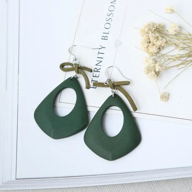 Europe And The United States New Features Exaggerated Geometric Retro Wood Hollow Hollow Bow Drop Earrings Female Oorbellen
Europe And The United States New Features Exaggerated Geometric Retro Wood Hollow Hollow Bow Drop Earrings Female Oorbellen