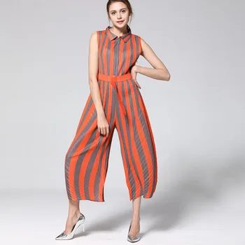LANMREM 2020 new turn-down collar sleeveless striped wide legs three quarter length waist belts jumpsuit female bottom WH70315
LANMREM 2020 new turn-down collar sleeveless striped wide legs three quarter length waist belts jumpsuit female bottom WH70315
