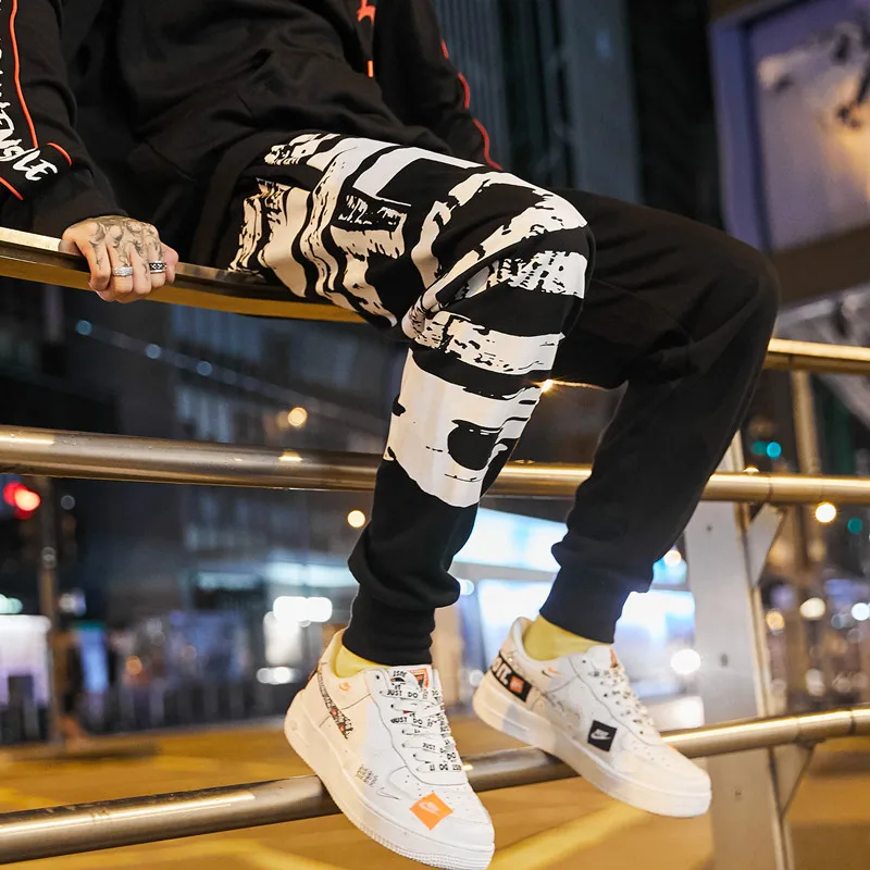 Hip Hop Sweatpants Men Joggers Pants Printed Wolf Letter Loose Cotton Track Pants Men Slim Fit Sweat Pants Punk Rock Streetwear
Hip Hop Sweatpants Men Joggers Pants Printed Wolf Letter Loose Cotton Track Pants Men Slim Fit Sweat Pants Punk Rock Streetwear