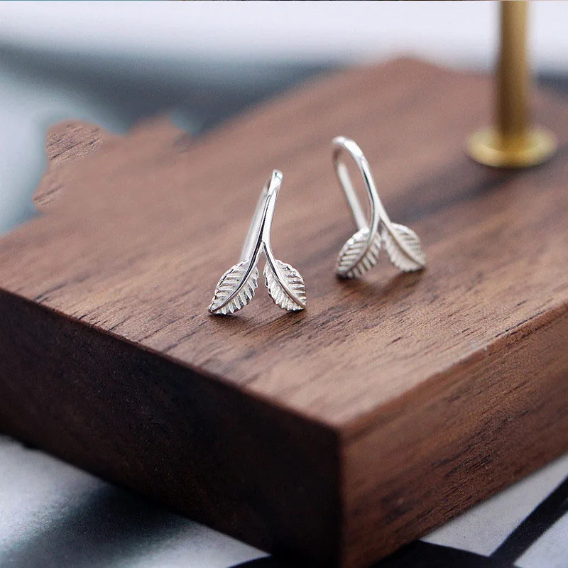High Grade Simple Style Mini Leaf Shaped Silver Color Stud Earrings For Women Ear Jewelry Birthday Party Gifts
High Grade Simple Style Mini Leaf Shaped Silver Color Stud Earrings For Women Ear Jewelry Birthday Party Gifts