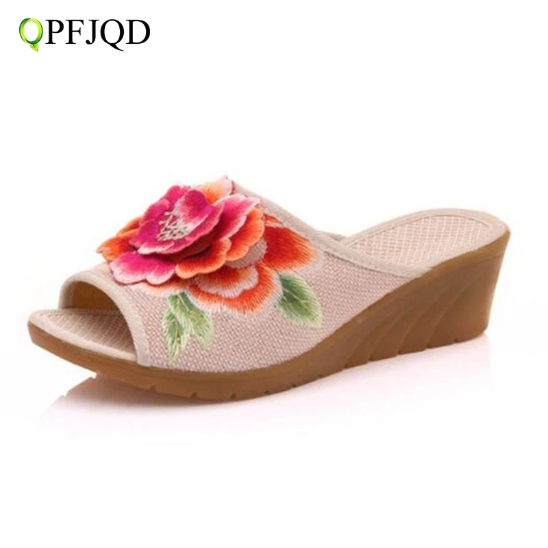 Flower Embroidered Slippers Womens Shoes Chinese National Cloth Casual Wedges Woman Mules Peep Toe Slide Heels Plus Size 35-41
Flower Embroidered Slippers Womens Shoes Chinese National Cloth Casual Wedges Woman Mules Peep Toe Slide Heels Plus Size 35-41
