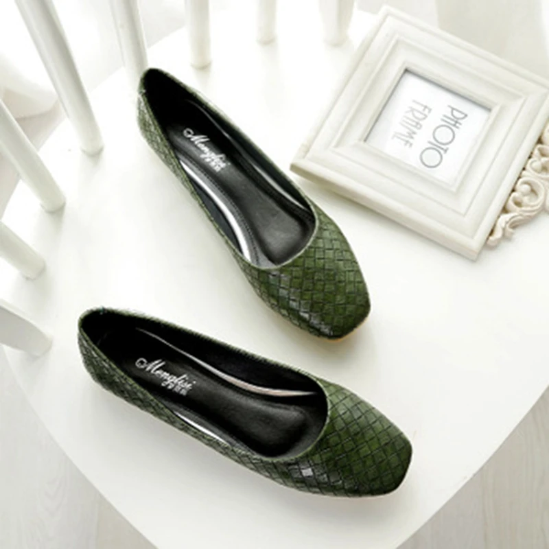 2018 new autumn flat casual shallow mouth square head retro flat with European and American women's shoes spring.
2018 new autumn flat casual shallow mouth square head retro flat with European and American women's shoes spring.