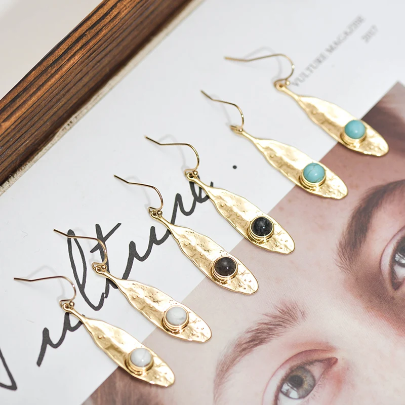Retro Gold Alloy Leaf Long Dangle Earrings For Women Bohemian Natural White Turquoises Stone Inside Charm Drop Earring Jewelry
Retro Gold Alloy Leaf Long Dangle Earrings For Women Bohemian Natural White Turquoises Stone Inside Charm Drop Earring Jewelry