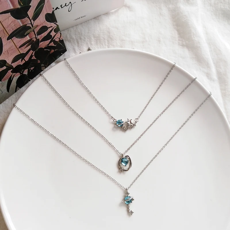 Creative aesthetic metal texture simple and delicate lady charm white clavicle chain wearing necklace
Creative aesthetic metal texture simple and delicate lady charm white clavicle chain wearing necklace
