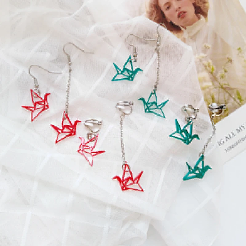 Korean Temperament Sweet Girl Asymmetry Earrings Fashion Resin Paper Crane Ear Clip Female Simple FashionJewelry Accessories
Korean Temperament Sweet Girl Asymmetry Earrings Fashion Resin Paper Crane Ear Clip Female Simple FashionJewelry Accessories