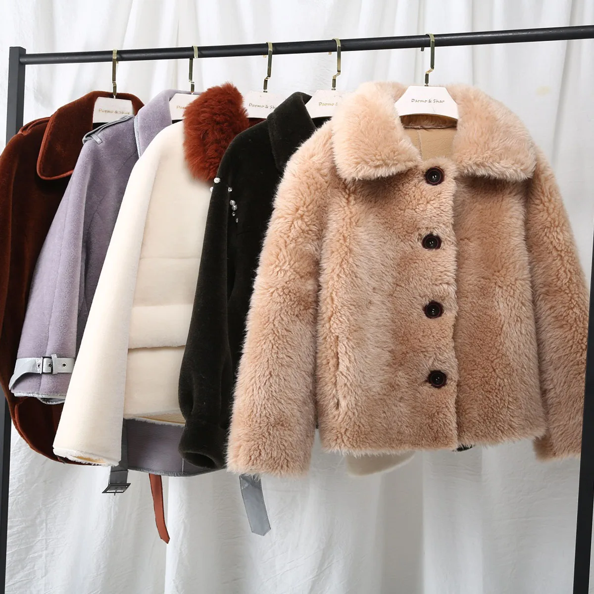 2019 New Spring Real Sheep Shearing Fur Coat Women Winter Coat Real Fur Coat Turn-down Collar Wool Fur Jacket for Women
2019 New Spring Real Sheep Shearing Fur Coat Women Winter Coat Real Fur Coat Turn-down Collar Wool Fur Jacket for Women