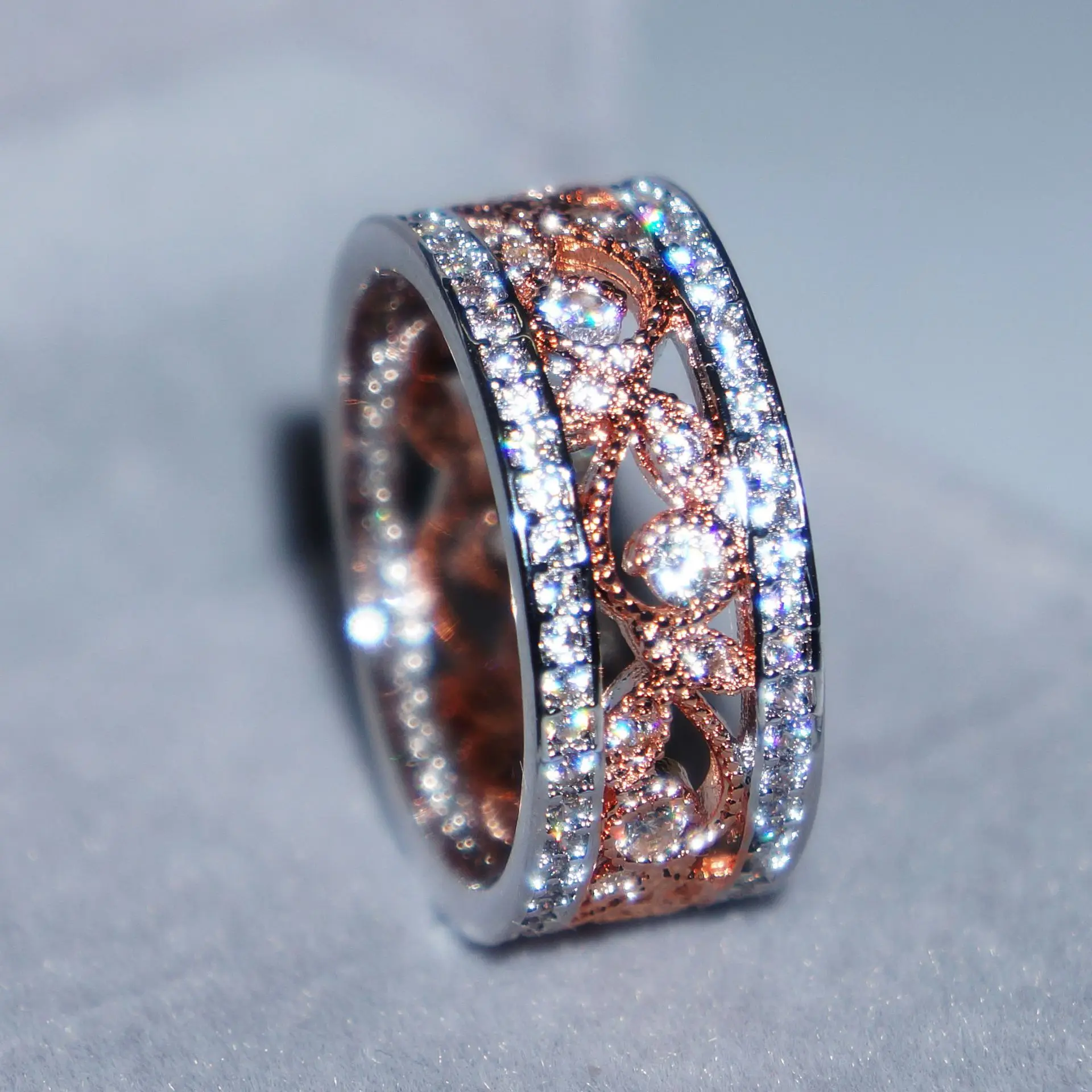 Flower Plant Shape Ring Micro-inlaid AAA Zircon Double Layer Two-tone Ring Wedding Rings for Women Fashion Gift Jewelry Trend
Flower Plant Shape Ring Micro-inlaid AAA Zircon Double Layer Two-tone Ring Wedding Rings for Women Fashion Gift Jewelry Trend