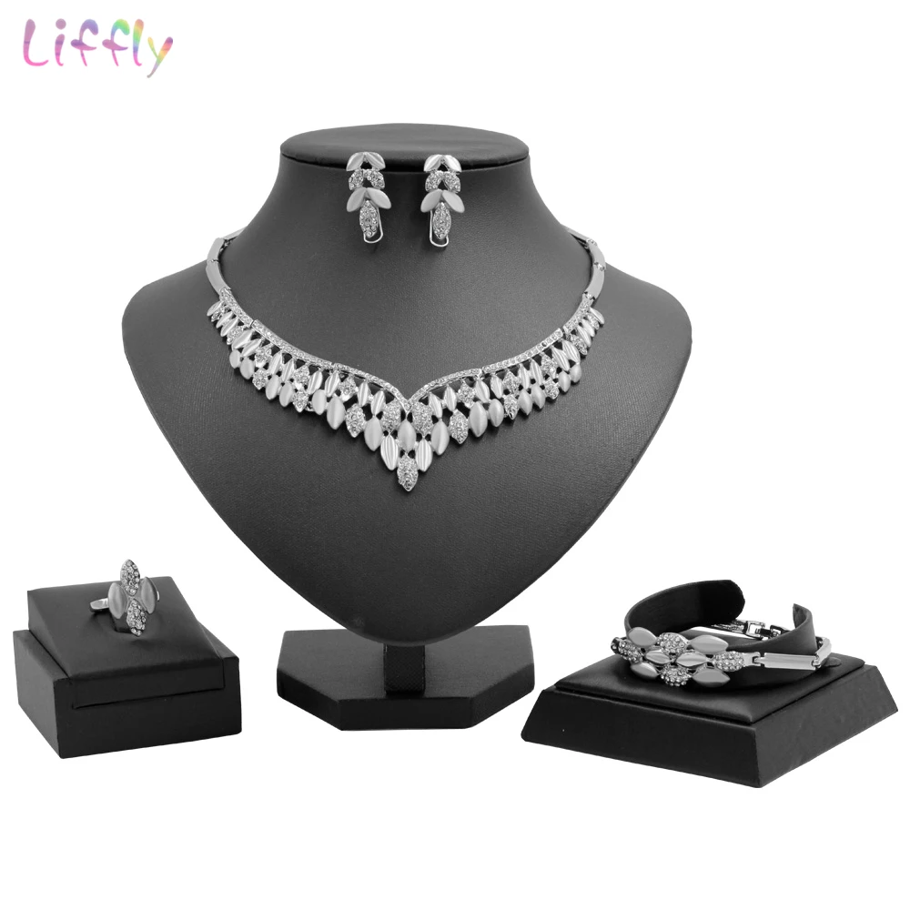 European Fashion Silver Jewelry Sets Holiday Party Crystal Necklace Bracelet Earrings Italian Charm Women Wedding Accessories
European Fashion Silver Jewelry Sets Holiday Party Crystal Necklace Bracelet Earrings Italian Charm Women Wedding Accessories