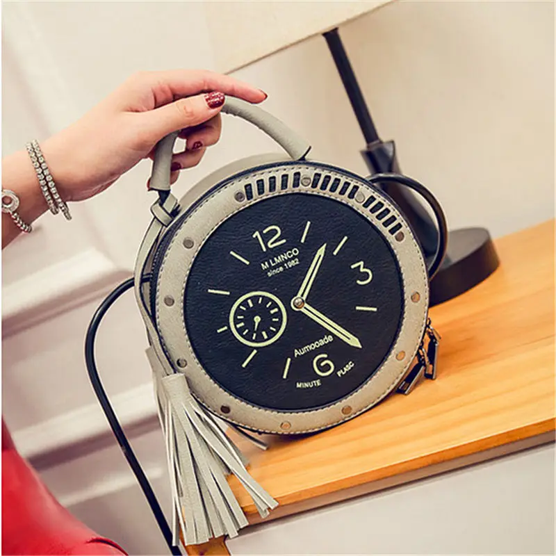 2017 Women Vintage Circle Crossbody Bag Female Leather Round Clock Shape Retro Handbag Watches Tassels Messenger Bag for Girls
2017 Women Vintage Circle Crossbody Bag Female Leather Round Clock Shape Retro Handbag Watches Tassels Messenger Bag for Girls