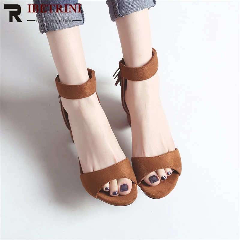 RIBETRINI 2019 New Elegant Wide Band Summer Black Sandals Women Med Heels Flock Fringe Ladies Summer Footwear Large Size 33-43
RIBETRINI 2019 New Elegant Wide Band Summer Black Sandals Women Med Heels Flock Fringe Ladies Summer Footwear Large Size 33-43