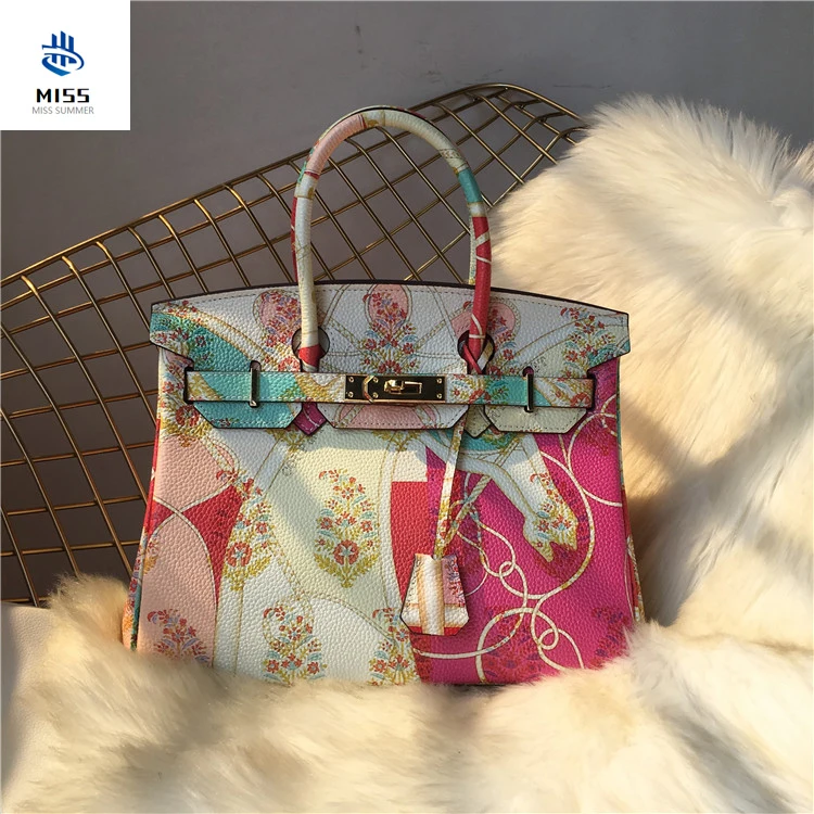 2019 latest luxury handbags handbags designer painted leather lychee, leather shoulder diagonal handbag.
2019 latest luxury handbags handbags designer painted leather lychee, leather shoulder diagonal handbag.