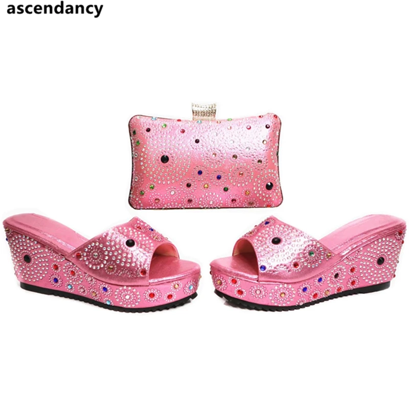 Latest Nigerian Shoes and Matching Bags Set Decorated with Rhinestone Party Shoes and Bag Set Nigerian Women Shoes and Bag Sets
Latest Nigerian Shoes and Matching Bags Set Decorated with Rhinestone Party Shoes and Bag Set Nigerian Women Shoes and Bag Sets